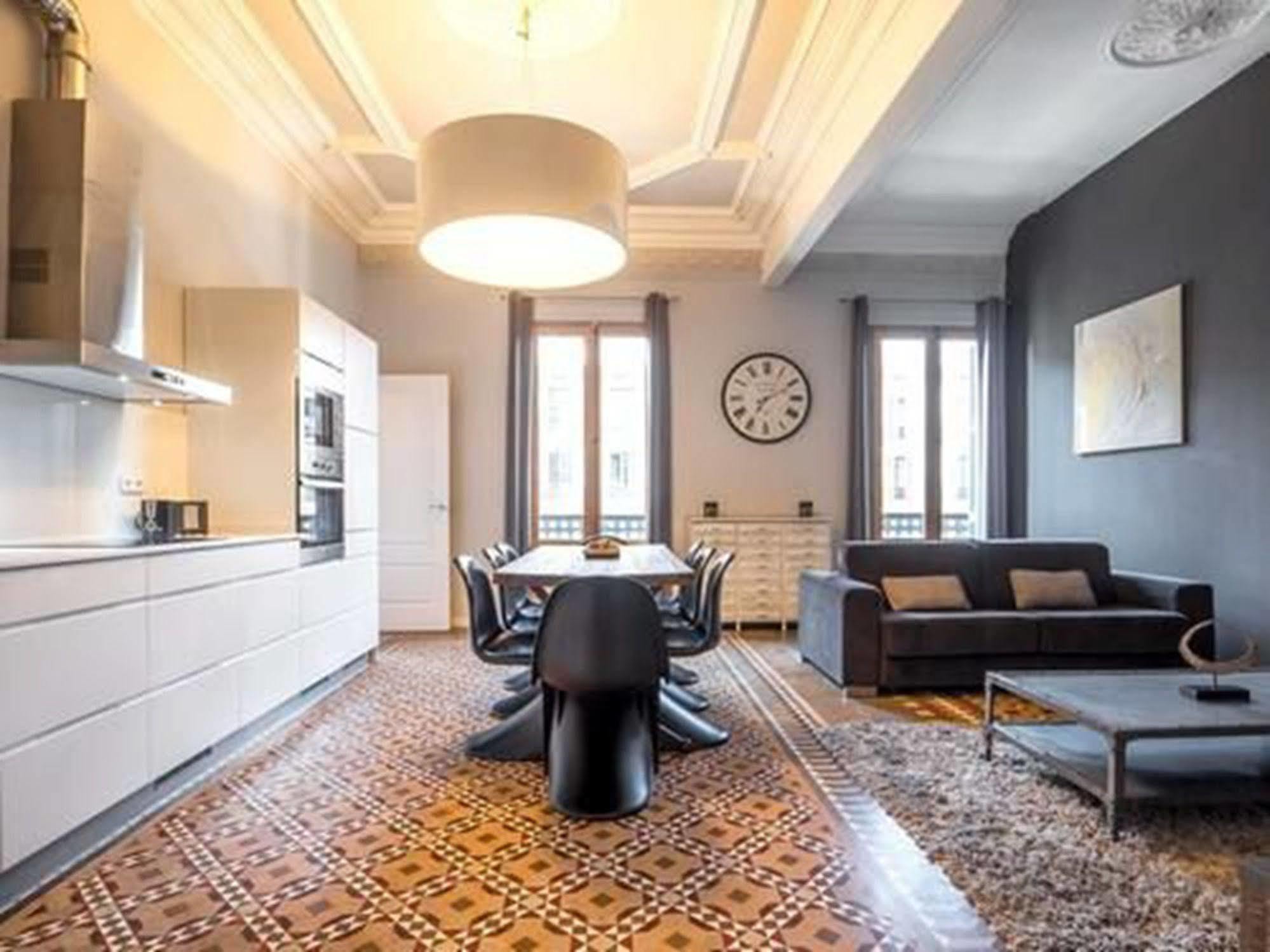 Rent Top Apartments Near Plaza De Catalunya Barcelona Exterior foto